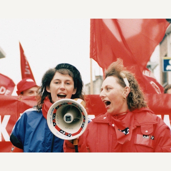 De Rode Vlag - De kleur van kracht en verandering